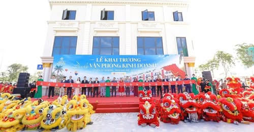 60 đại lý khai trương tại Vịnh Tiên: tuyến phố bắt đầu vận hành
