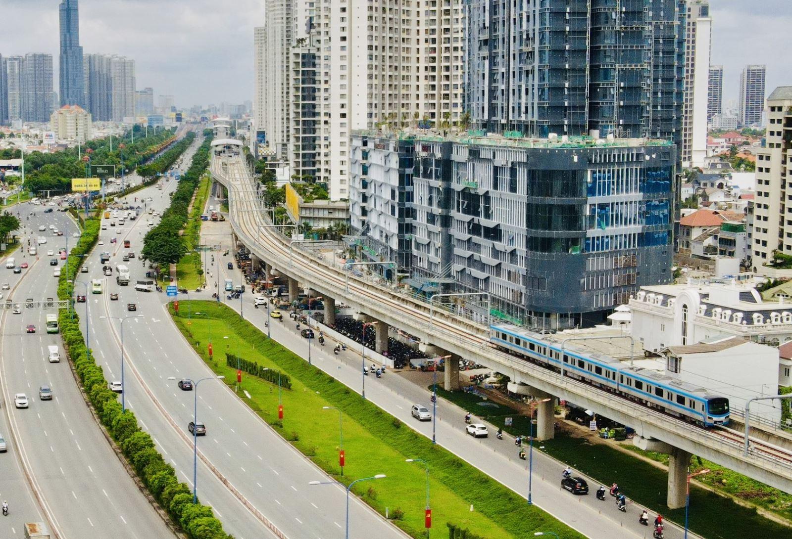 Hạ tầng giao thông và metro là yếu tố quan trọng tác động đến khả năng kết nối và giá trị bất động sản TP.HCM.