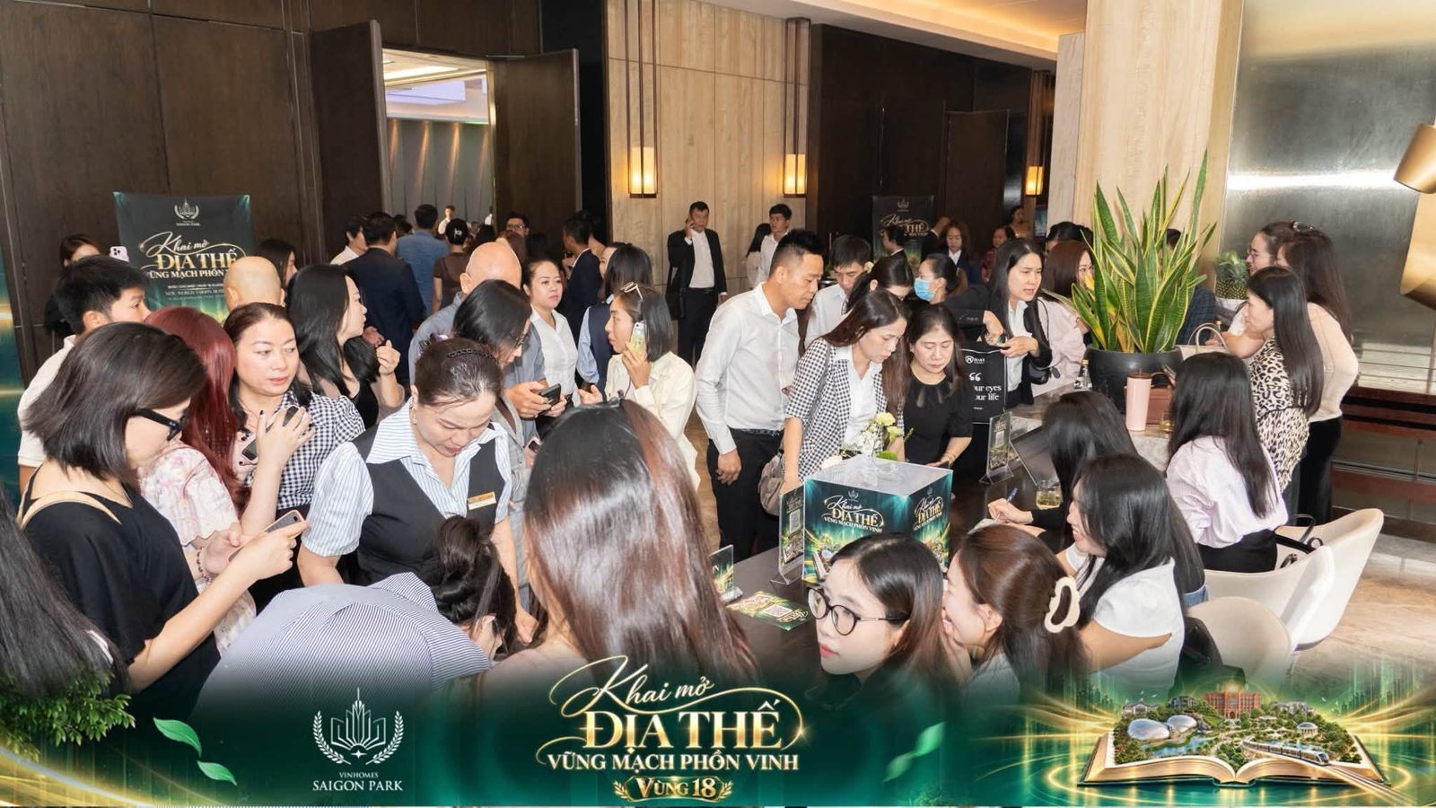 Khách tham dự sự kiện Khai mở địa thế