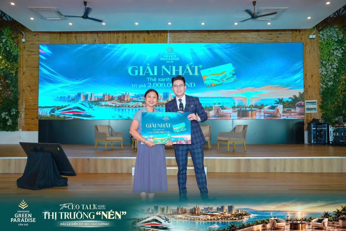 Trao giải tại The CEO Talk #2 – Vinhomes Green Paradise